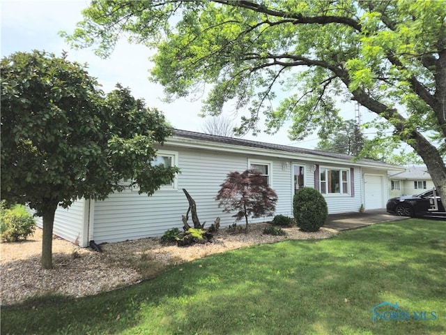 317 E Rosewood Ave, Defiance, OH 43512 - ranch-style house with an attached garage and a front yard