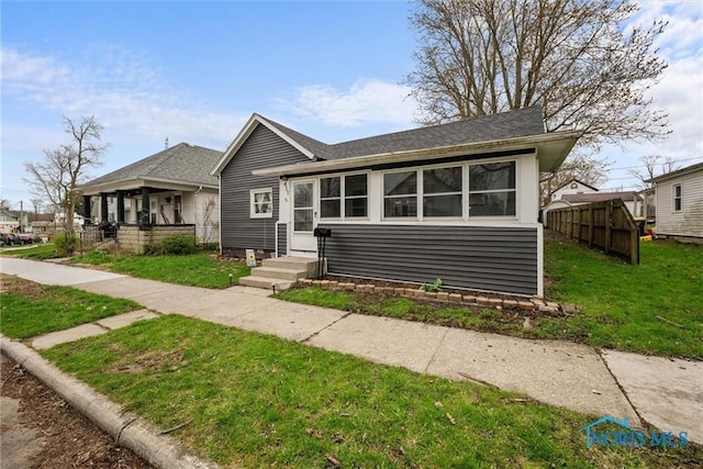 411 Seneca St, Defiance, OH 43512 - bungalow-style home featuring a shingled roof