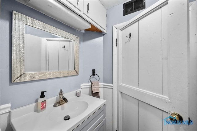 411 Seneca St, Defiance, OH 43512 - bathroom featuring vanity
