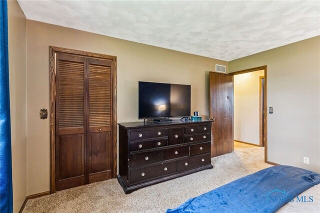 807 S Jefferson St, Pandora, OH 45877 - bedroom featuring carpet flooring and a closet