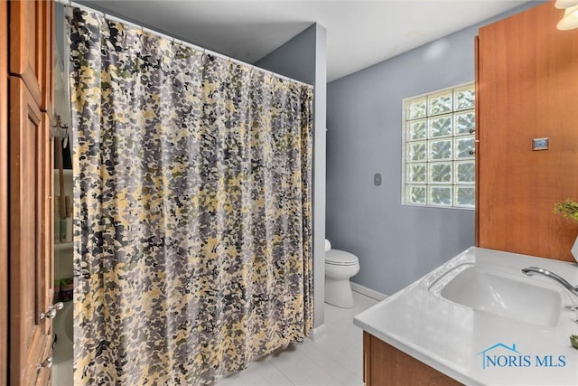 3418 Kirkwall Rd, Toledo, OH 43606 - full bathroom with tile patterned floors, vanity, and curtained shower