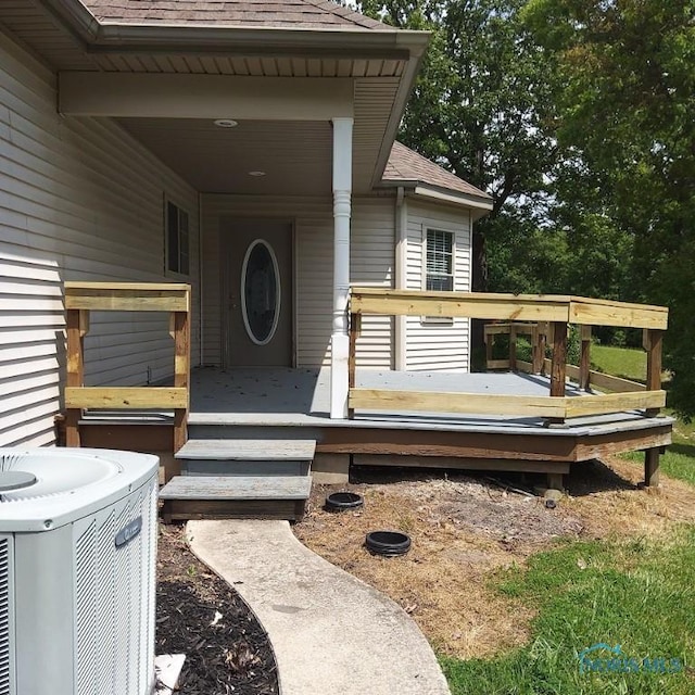 1623 Evan Dr, Defiance, OH 43512 - property entrance featuring roof with shingles and a deck
