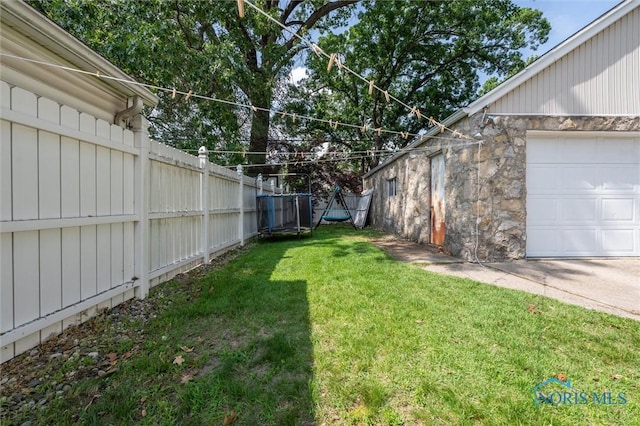 2624 Oak Grove Pl, Toledo, OH 43613 - view of yard featuring an attached garage