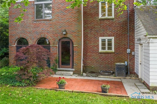 4146 Northmoor Rd, Ottawa Hills, OH 43606 - property entrance featuring brick siding and a patio