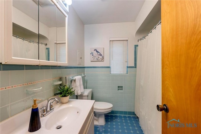 4146 Northmoor Rd, Ottawa Hills, OH 43606 - bathroom featuring tile walls, vanity, wainscoting, and a shower with curtain