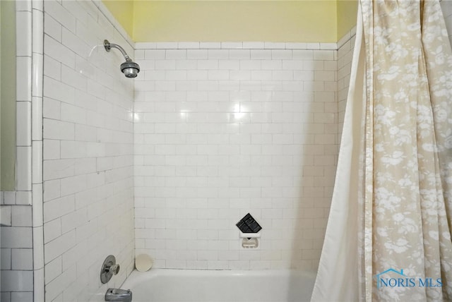 1452 Rollins Rd, Toledo, OH 43612 - full bath featuring shower / bathtub combination with curtain