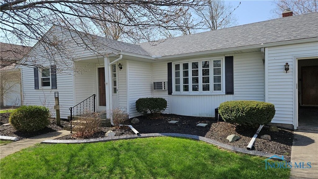 605 Riverside Dr, Woodville, OH 43469 - photo 1