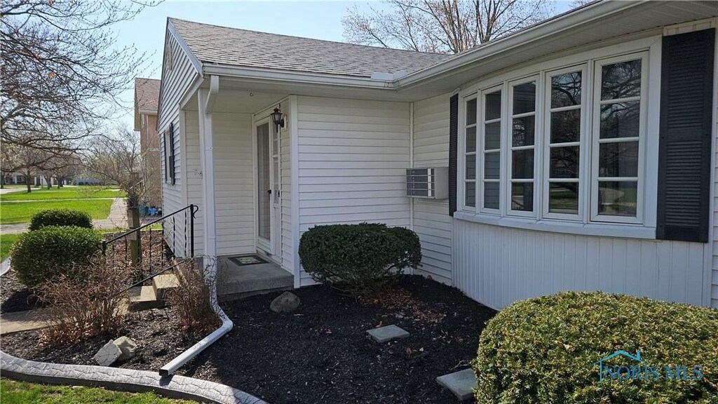 605 Riverside Dr, Woodville, OH 43469 - photo 2