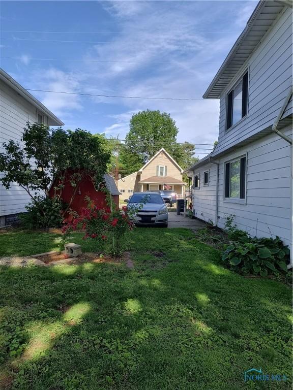 10 Edgewater, Toledo, OH 43611 - view of grassy yard