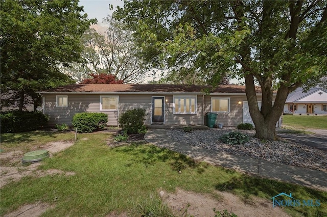 17918 Dunbridge Rd, Bowling Green, OH 43402 - ranch-style home with a front lawn