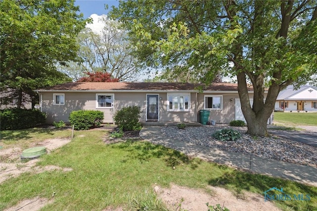 17918 Dunbridge Rd, Bowling Green, OH 43402 - ranch-style home featuring a front yard