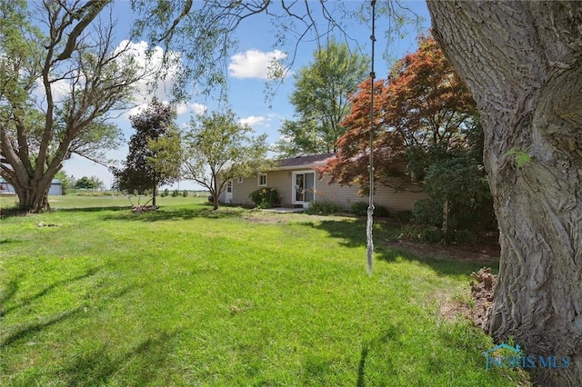 17918 Dunbridge Rd, Bowling Green, OH 43402 - view of grassy yard