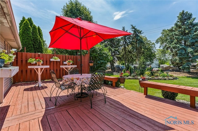 625 W Lake Ct Unit U5, Findlay, OH 45840 - wooden terrace with outdoor dining area