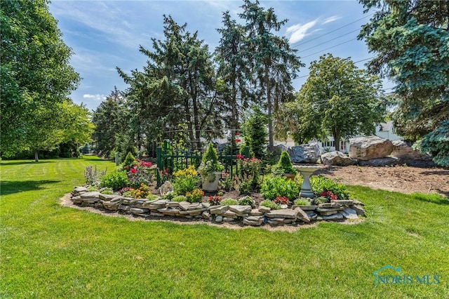 625 W Lake Ct Unit U5, Findlay, OH 45840 - view of green lawn