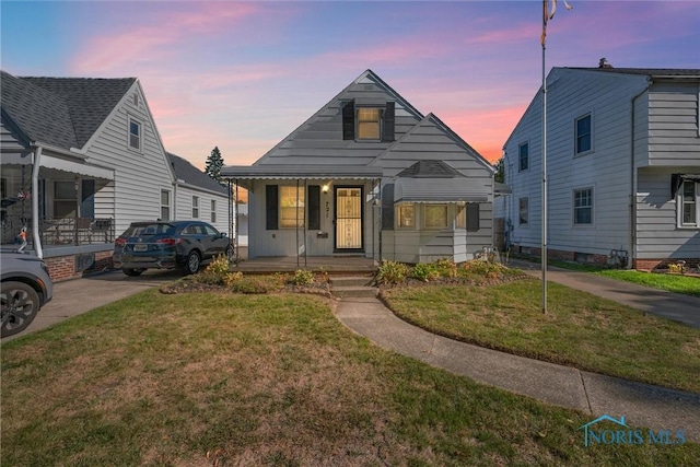 721 Colima Dr, Toledo, OH 43609 - view of front facade featuring a porch and a lawn