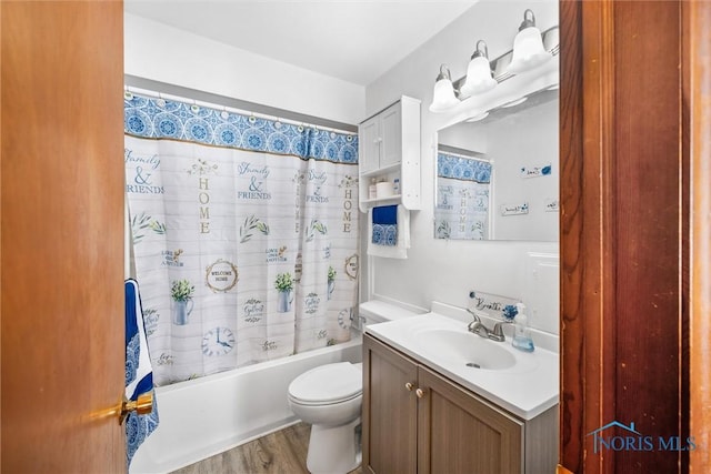 721 Colima Dr, Toledo, OH 43609 - bathroom featuring vanity, shower / tub combo with curtain, and wood finished floors
