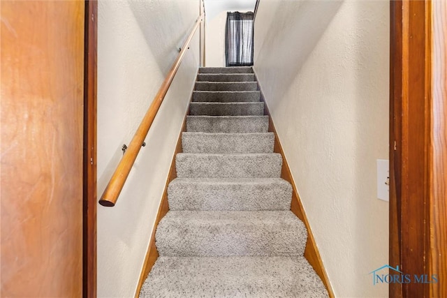721 Colima Dr, Toledo, OH 43609 - staircase with a textured wall