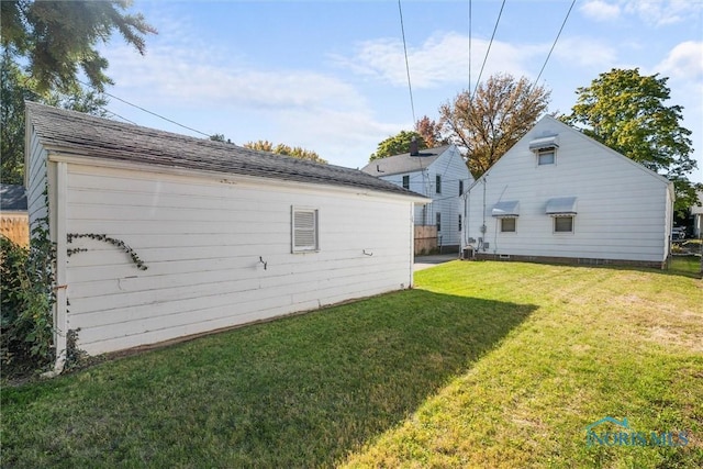 721 Colima Dr, Toledo, OH 43609 - view of grassy yard