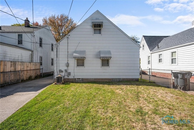 721 Colima Dr, Toledo, OH 43609 - rear view of property