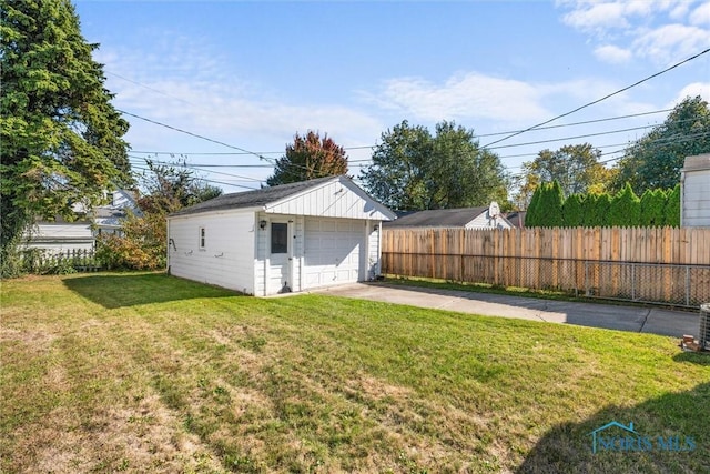 721 Colima Dr, Toledo, OH 43609 - view of yard featuring an outbuilding and a garage