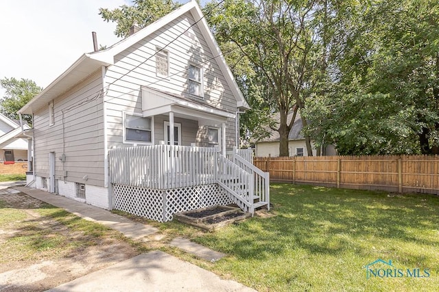 3947 Burnham Ave, Toledo, OH 43612 - view of front facade with a porch