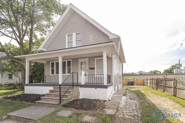 3947 Burnham Ave, Toledo, OH 43612 - view of front of property featuring a porch