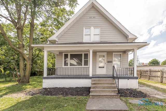 3947 Burnham Ave, Toledo, OH 43612 - view of front of house with a porch
