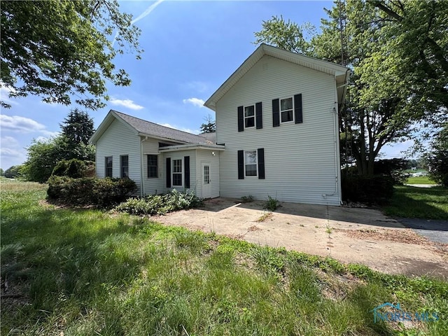 0 Old State Line Rd, Swanton, OH 43558 - traditional home featuring a patio
