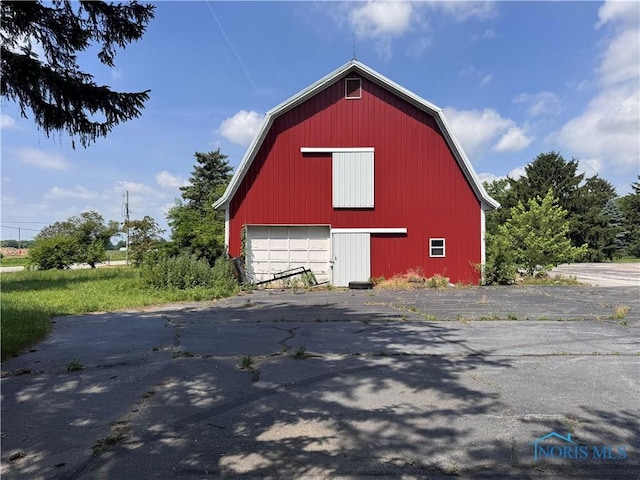 0 Old State Line Rd, Swanton, OH 43558 - view of barn with driveway