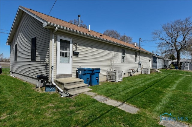912 Virginia St, Port Clinton, OH 43452 - rear view of property featuring a lawn