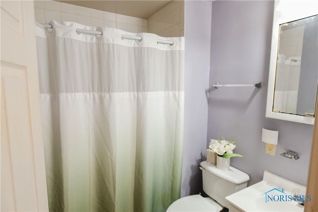 912 Virginia St, Port Clinton, OH 43452 - full bath with vanity and curtained shower