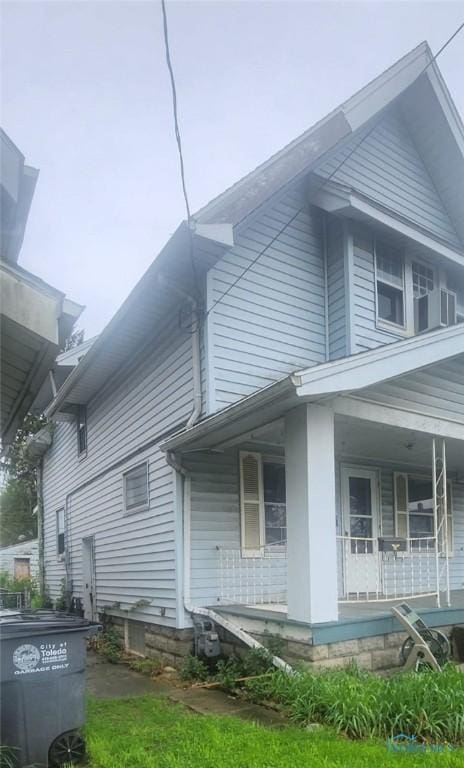 1439 Prouty Ave, Toledo, OH 43609 - view of side of property featuring a porch