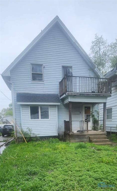 1439 Prouty Ave, Toledo, OH 43609 - back of property featuring a balcony and a porch