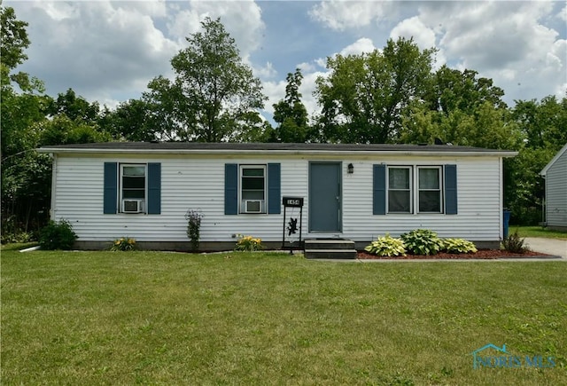 1454 Dixon Dr, Sandusky, OH 44870 - photo 1
