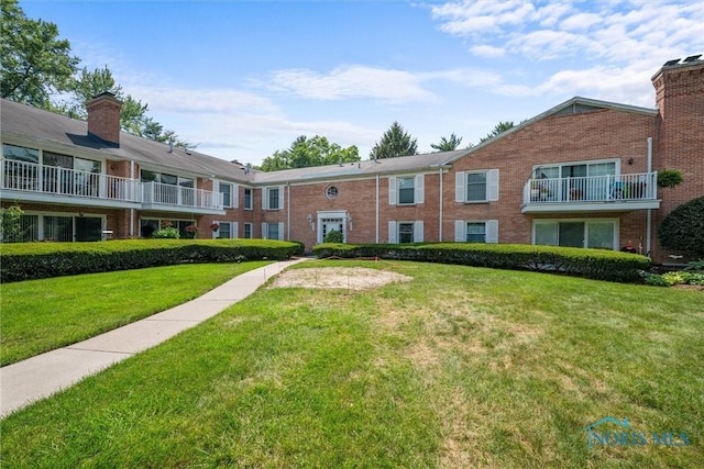 5679 Monroe St Unit 118, Sylvania, OH 43560 - surrounding community featuring a lawn