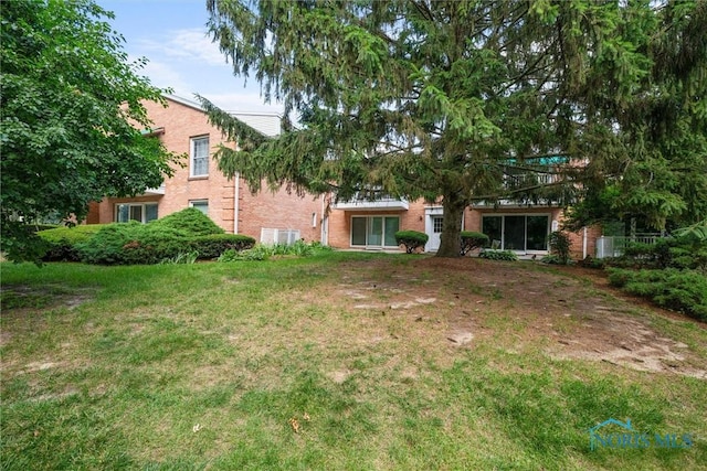5679 Monroe St Unit 118, Sylvania, OH 43560 - view of green lawn