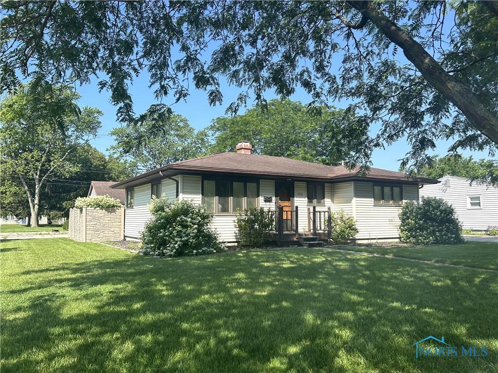1305 Cady St, Maumee, OH 43537 - ranch-style house featuring a front yard and a chimney