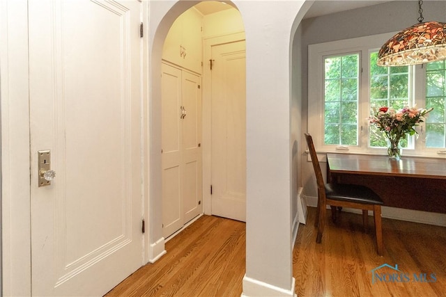 2448 Orchard Rd, Ottawa Hills, OH 43606 - hall featuring light wood finished floors and arched walkways