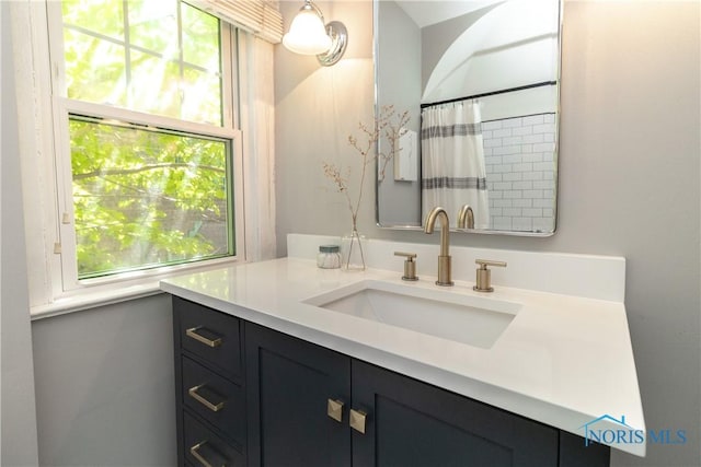 2448 Orchard Rd, Ottawa Hills, OH 43606 - full bathroom featuring vanity and curtained shower