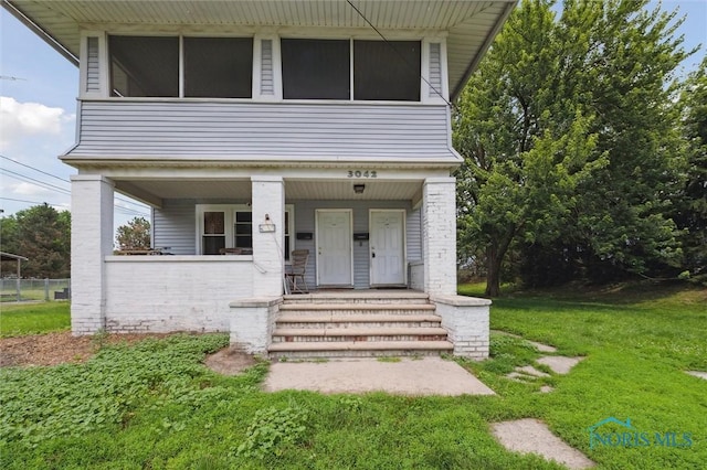 3042 Schneider Rd, Toledo, OH 43614 - view of front of house featuring a porch and a front yard