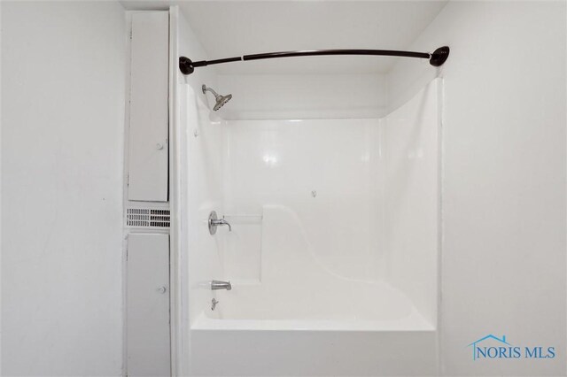 3042 Schneider Rd, Toledo, OH 43614 - bathroom featuring  shower combination