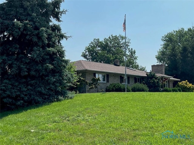 3550 Limerick Rd, Clyde, OH 43410 - ranch-style home featuring a front lawn