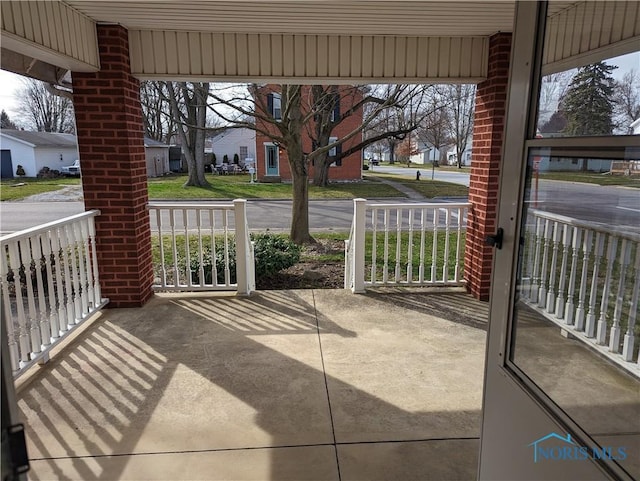 301 E Bigelow St, Upper Sandusky, OH 43351 - view of covered porch