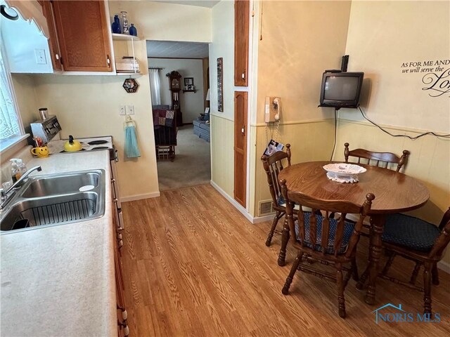 520 W Main St, Leipsic, OH 45856 - dining area with light wood finished floors