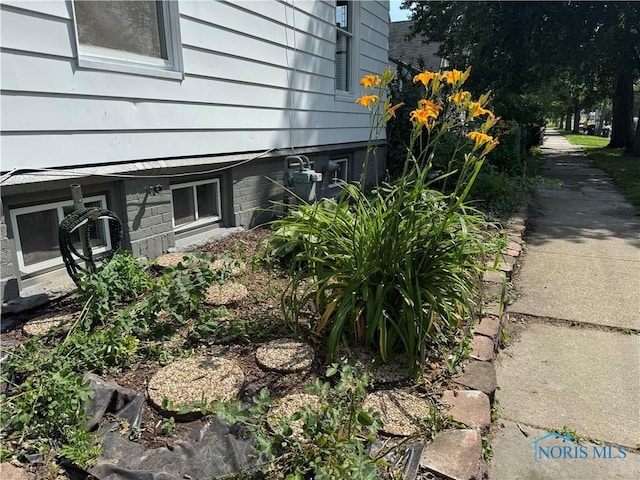 331 Buckeye St, Toledo, OH 43611 - view of side of home