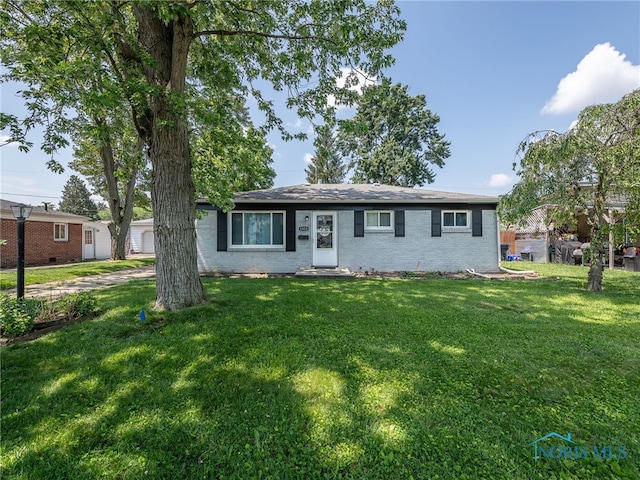 1323 Richland St, Maumee, OH 43537 - ranch-style house with a front yard and brick siding