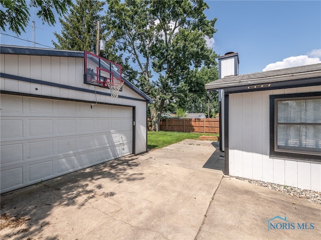 1323 Richland St, Maumee, OH 43537 - view of garage