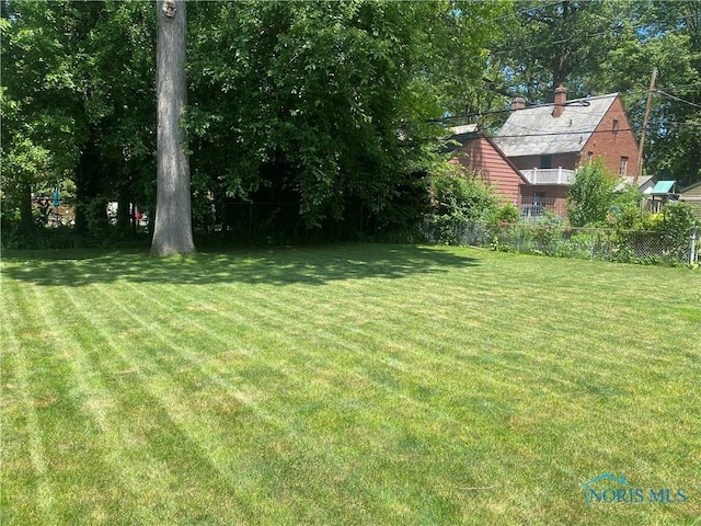 2950 Darlington Rd, Toledo, OH 43606 - view of yard