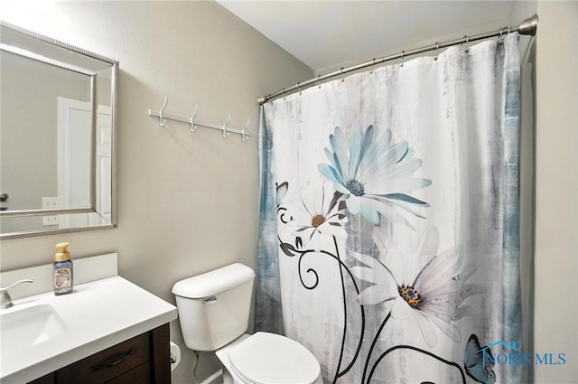 845 Oak Knoll Dr, Perrysburg, OH 43551 - bathroom featuring vanity and curtained shower