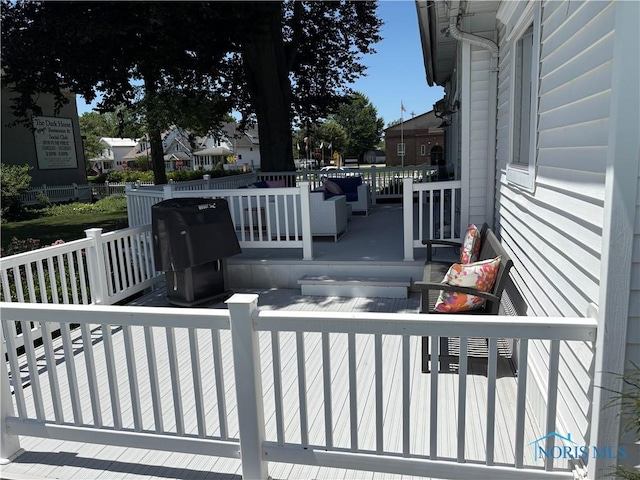 643 S Clinton St, Defiance, OH 43512 - view of wooden terrace